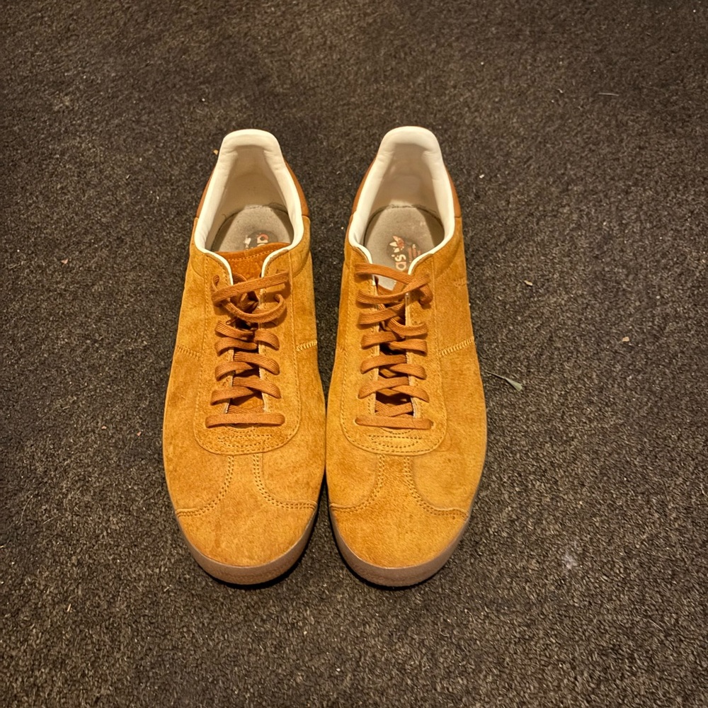 Gazelle adidas size 11! Beautiful suede!